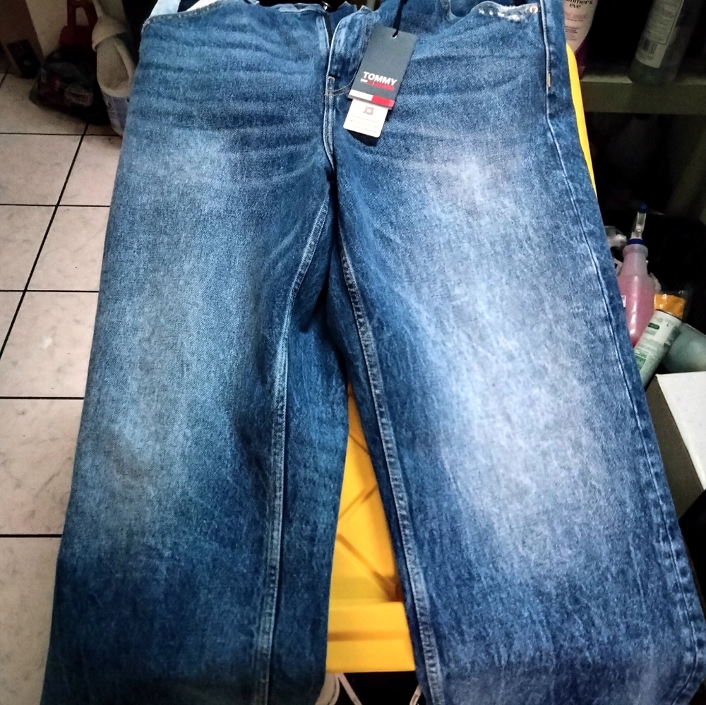 Authentic Tommy Hilfiger Mens Jeans 38/34. Brand New. New design.Super nice.